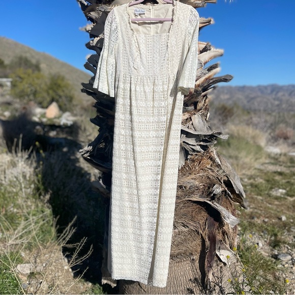 Vintage 1960’s wedding dress - Picture 6 of 6